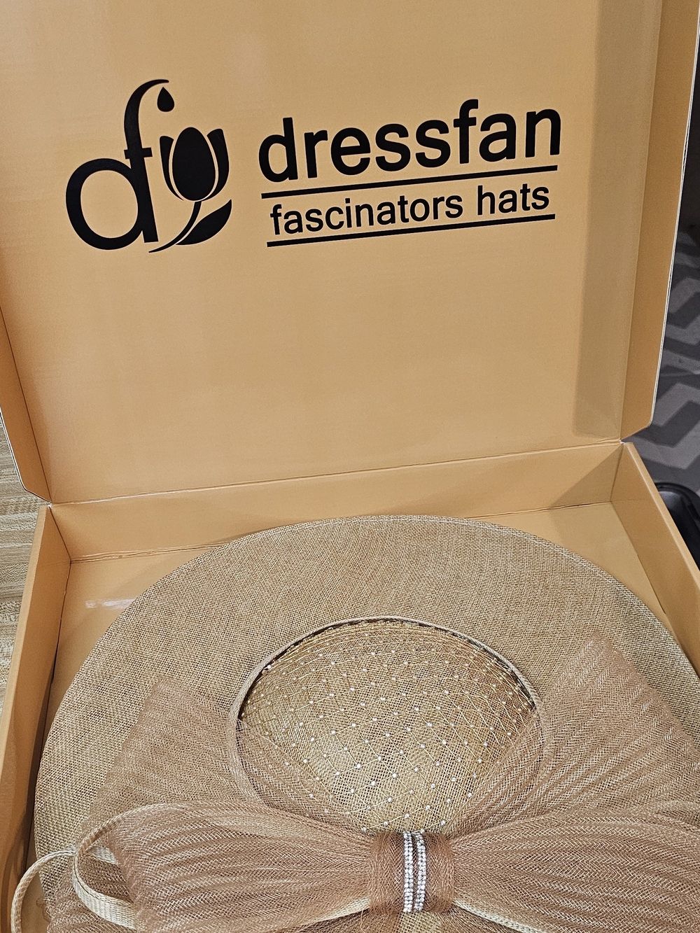 Dressfan Champagne Gold Fascinator Hat with Box • Wedding Guest/Derby